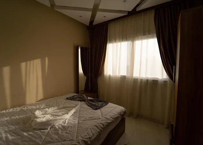 Gardenia Pyramids View Inn